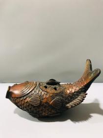 早期旧藏老铜鎏金年年有鱼熏香炉摆件

尺寸：高：11厘米宽：23厘米
重量：1485克