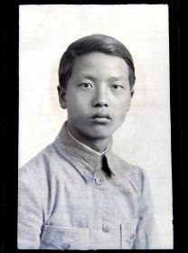 【老底片Z01786】《民国时期父亲年轻时候的专业摄影》曹氏姐妹系列底片，120黑白负片底片一张