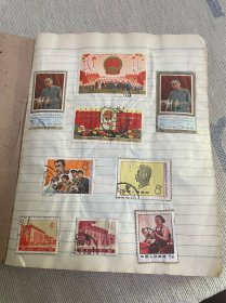 老邮票册一本贴票主要1970-1981年左右JT邮票信销票 老精稀邮品 很多都是剪片 大部分都保存非常好 部分有成套邮票 老集邮者收藏几十年。大概230多张邮票 有一些全戳信销票