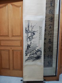 萧心泉(1892-1965)字曼公，号近水楼主，晚年又号老泉，斋名近水楼、耕云馆、寄萍馆等。天津武清杨咀人。生于清末光绪年间，考入天津单级师范练习所，毕业后以课徒鬻画为业，曾在三条石一带开办“萧心泉学馆”。曾在北京徐世昌总统府秘书处供职，参加北京中国画学研究会的活动，1930年，作品《玉兰》代表国家参加了巴拿马万国博览会并获银质奖。与刘奎龄、刘芷清、陆辛农、刘子久合称津门画家五老。天津文史馆馆员。