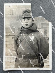 抗战时期 河北省井陉县、平山县一带身穿军大衣的日军“平山县警备队”队员留影照一枚