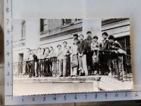 60-70年代学生或串联学生云南大学会泽楼前合影照片(昆明八中毕业学生夏春涛相册)