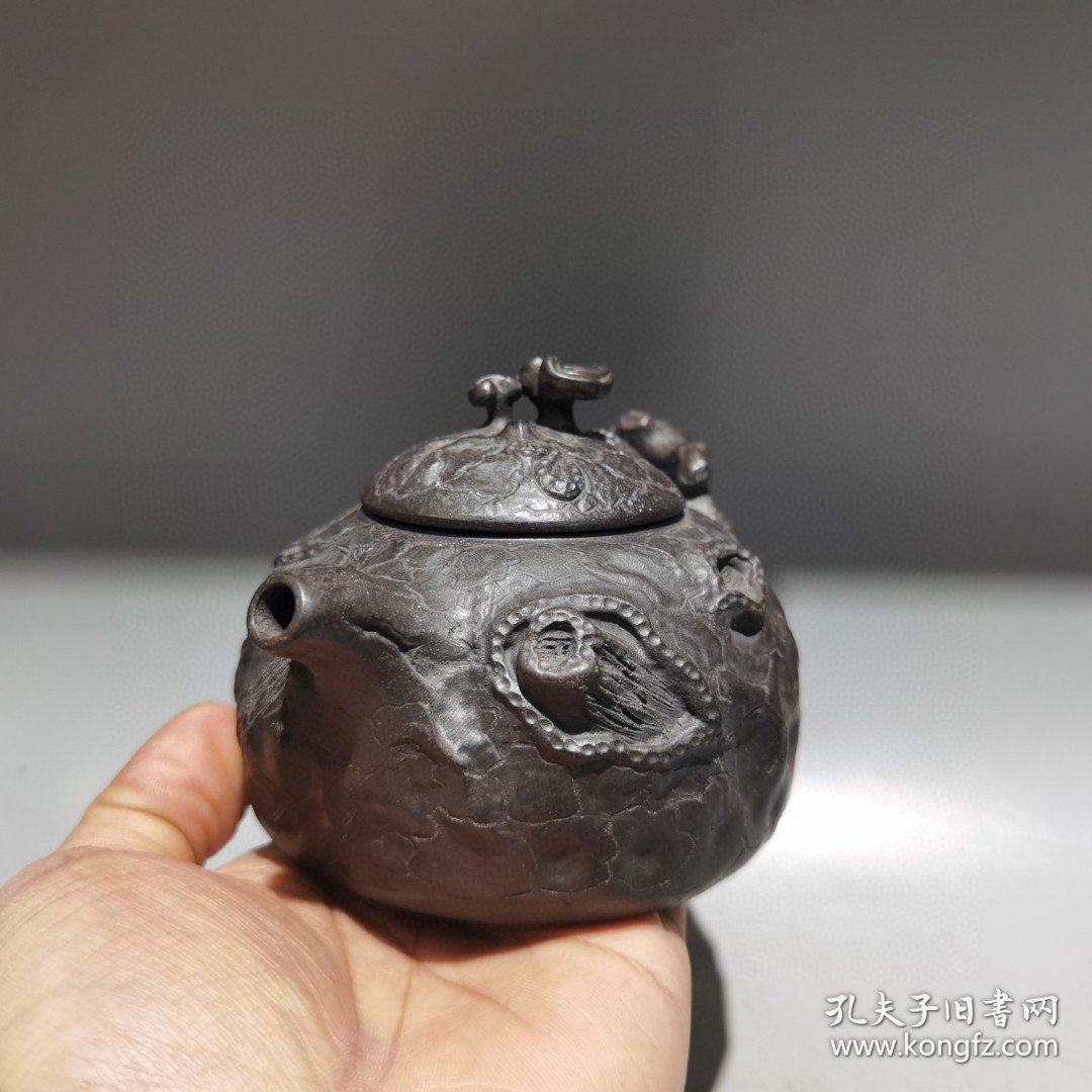 原矿石黄砂紫砂壶 品名：供春壶 收藏送礼佳品