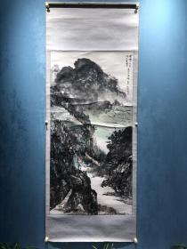 画家-胡振龙山水作品1幅。画心尺寸131cmx66cm