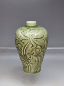宋代耀州窑梅瓶，文房摆件。鹿图案。