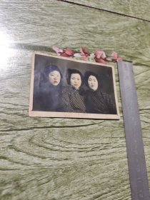 民国上色3个美女照片一张