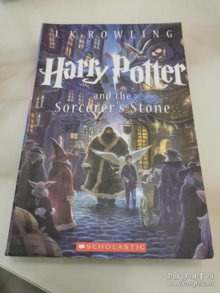 Harry Potter and the Sorcerer's Stone (Harry Potter Series, Book 1)