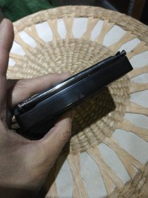 【便携式收音机】TECSUN PL606收音机 德生PL606高灵敏度收音机一台 德生通用电气制造有限公司【机器安装上电池按下POWER开关机可以正常收听广播，声音洪亮，按键灵敏，因为没有说明书，其他功能没有试机，仅试了收听广播功能】【外表正常使用轻微磨损划痕，图片为实拍，品相以图片为准】长度12.5cm宽度8cm厚度2.3cm机身编号39820170700245
