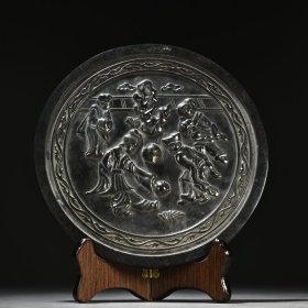 人物蹴鞠镜