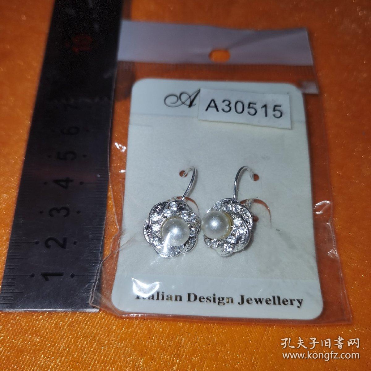 《意大利设计出口/进口耳环 A30515》（italian design jewellery/珠宝首饰/库存未拆）