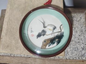 #202411604，木壳羽毛画，松鹤延年，品如图。