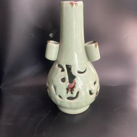 宋龙泉窑梅子青贯耳瓶