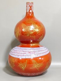 清代乾隆珊瑚红描金蝴蝶包袱葫芦瓶