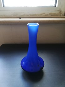 【霁蓝色玻璃花瓶】