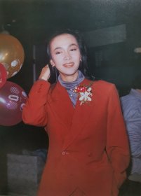 （偶01-97）螢幕偶像写真16开彩页 郑裕玲 背面 梁朝伟 1张2面