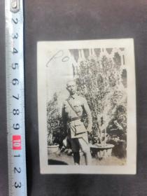 民国老照片：抗战时期国民党军官 佩戴左轮手枪