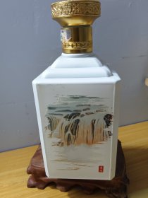 《壮丽河山》酒瓶