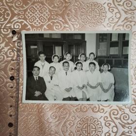 伪满洲国时期泛银老照片  满洲医科大学 现在的沈阳中国医科大学  尺寸11.5×7.6厘米