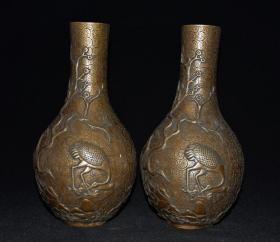 纯铜小口大肚仙鹤花瓶
尺寸：长10厘米 宽10厘米 高22厘米 重1709克