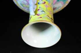 旧藏大清雍正年制珐琅彩山水人物挂耳瓶，器型规整精致.造型独特，画工精湛，纯手绘画工品相完美如图