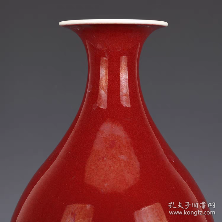 清霁红釉瓶