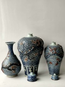 元青花釉里红海水堆龙纹罐和花瓶共3件，器型规整，造型独特，釉色纯正，保存完好，尺寸如图