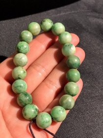 古玩旧藏清老翡翠十八子手串一条 直径12mm，包浆皮壳醇厚，品相如图。包老包Ａ支持检测。