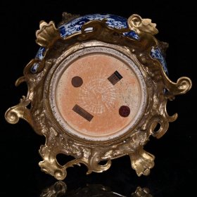 大清乾隆青花狮纹包铜回流缸（31.5×37cm）