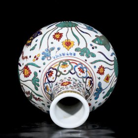 明宣德五彩连年有余纹天球瓶;41x34厘米