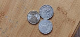 降价出售1922年前苏联发行的五星50戈比银币和1924年发行的前苏联打铁50戈比银币各一枚！品相好如图！二手物品不退.包老保真！