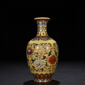 清乾隆米黄釉珐琅彩描金缠枝花卉纹瓶 21*10厘米