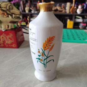 玉山高粱酒瓶一个。具体请看图。