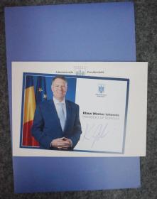 113i20：现任罗马尼亚总统 国家元首 罗马尼亚著名政治家—克劳斯·约翰尼斯（Klaus Iohannis）亲笔签名 精美照片1张(18*13厘米) 附赠回函册页