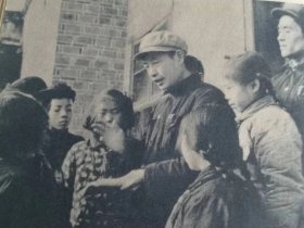 （打折处理，购百元再赠书）大跃进时期64年初版向雷锋同志学习《36开雷锋硬壳日记本》版本少见存世量少空白本           附录开国党政军最高 领导人毛主席、刘主席、周总理、朱委员长、邓总书记、林彪元帅、罗瑞卿大将为雷锋题词7幅             学习雷锋历史老照片19张