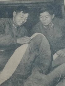 （打折处理，购百元再赠书）大跃进时期64年初版向雷锋同志学习《36开雷锋硬壳日记本》版本少见存世量少空白本           附录开国党政军最高 领导人毛主席、刘主席、周总理、朱委员长、邓总书记、林彪元帅、罗瑞卿大将为雷锋题词7幅             学习雷锋历史老照片19张