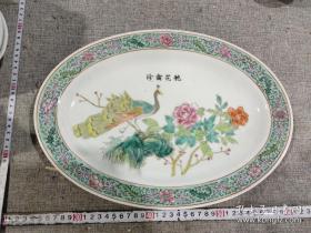 早期手绘瓷画精品： 中国景德镇 珍禽花艳陶瓷鱼盘  最宽最长约： 35厘米 x  25厘米