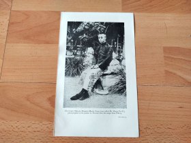 【G1315】1926年书页图版《末代皇帝溥仪在天津静园》（the ex-empress in her manchu dress）-----图版纸张21.5*13.3厘米