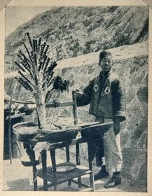 【G1156】1935年书页图版《车站外的小商贩》（alignes sur le quai）-- 图版纸张20.5*14.5厘米