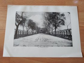 【G1957】】1907年书页图版《中国广州，广州贡院》（THE EXAMINATION HALL，CANTON）-- “广州贡院”是清代广州贡院位于现今文明路，是两广地区举行乡试的地方。始建设于康熙23年（1684年），当时有号舍5000间；道光元年（1821年）号舍增至7603间，后毁于战火；咸丰11年（1861年）由两广总督劳重光重建 --- 图版纸张尺寸26.5*18.5厘米