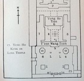 民国老地图《中国最大的藏传佛教寺院：北京雍和宫全景平面图》（YUNG HO KUNG OR LAMA TEMPLE）-- 雍和宫位于北京市区东北角，清康熙三十三年（1694年），康熙帝在此建造府邸、赐予四子胤禛，即后来的雍亲王府；雍正三年（1725年），改王府为行宫，称雍和宫；乾隆九年（1744年），雍和宫改为喇嘛庙 -- 附各建筑详细说明 -- 书页纸张24*19厘米