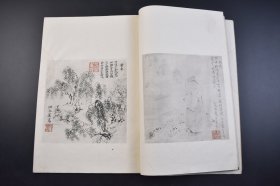 （己3668）《霞樵春星十便十宜画册》线装1册全 收录池霞樵、谢春星两位画家的作品各十幅 珂罗版 十便十宜”则是李渔所写《伊园十便》和《伊园十宜》二十首诗。李渔诗书传至日本，勾起了南画（亦是文人画）大家池大雅、与谢芜村（这个阶段自号谢春星）两位挚友的意兴，合作出此套堪比恽王连璧的册页。誉为文人理想与轻妙笔法、思想与技法的完美结合，早早定为日本国宝。尺寸 35*25CM