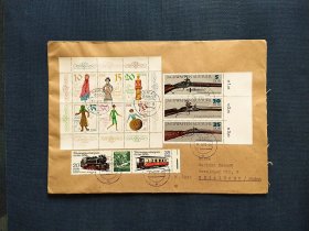 《外国集邮品收藏：德国1982年世纪玩具娃娃  猎枪 火车 车厢 内燃机车邮票实寄封  商品如图》澜2403-28