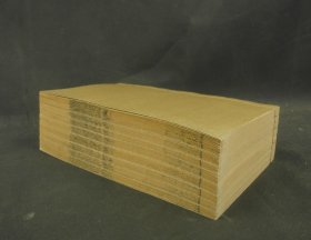 【重装加衬】 清代精刻善本【春秋左氏传解谊】古籍八厚册全，大开本，东汉经学家服虔著，其注与郑玄、贾逵之说相近，注重疏通文义，文字训诂也不乏精义，对《左传》中所涉礼制也特意加以说明。在本书写作过程中得到东汉大儒郑玄的认同和鼎力帮助，深受魏晋南北朝学者推崇，清代济南著名文献学家、藏书家马国翰亲为作序，介绍该散佚情形与辑佚来源。是一部翔实的资料著作，为研究古代思想、学术、科技等方面提供了大量珍贵资料