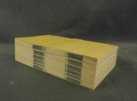 【重装加衬】民国精刻本【梦窗词集】【梦窗词集補】六册全套。希见大开本，该书作者吴文英的词风格雅致，号“词中李商隐”。然世人多不知之。朱孝臧终生追摩吴文英，以其词为楷模，终成一代大家，被王国维称为唐宋至今数百年来词家的“殿军”。由此足见朱孝臧对该书编订至精，存词三百四十余首，其词作数量丰沃，风格雅致，多酬答、伤时与忆悼之作，号“词中李商隐”。而后世品评却甚有争论。拍品大开本小版心，精美之至.