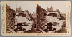 美国摄影师、旅行家 詹姆斯·利卡尔顿  拍摄晚清中国照片：盟军进入了天津，中国人在南门接受了战争的惩罚-中国天津战役 立体照片一张（Underwood & Underwood公司1901年发行）HXTX344534