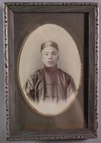 同一旧藏：清末人物照片一张带镜框（上海耀华照相馆摄）HXTX340120
