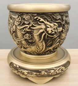 【包邮】黄铜双龙戏珠缸， 高0.8厘米,口径10厘米 重约1千克，材质为黄铜