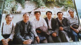 原北京大学党委书记王学珍早期背面带题跋圆角合影照片8张。