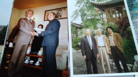 原北京大学党委书记王学珍早期合影照片5张，部分带题跋，有王效挺、关世雄等。