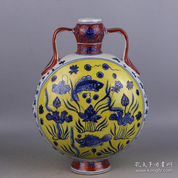 明永乐 青花加彩鱼藻纹抱月扁瓶